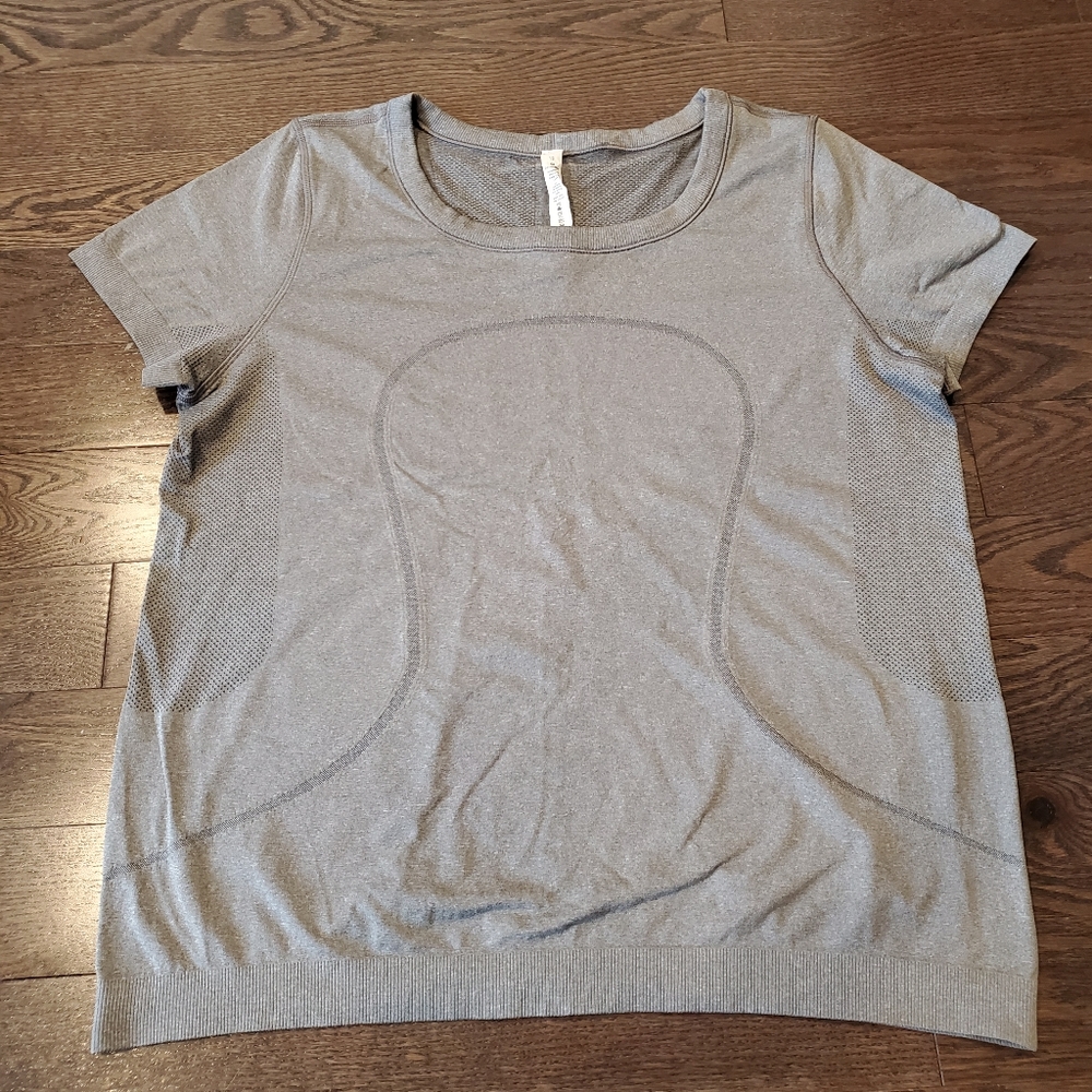 Swiftly Tech Tee - Relaxed Fit